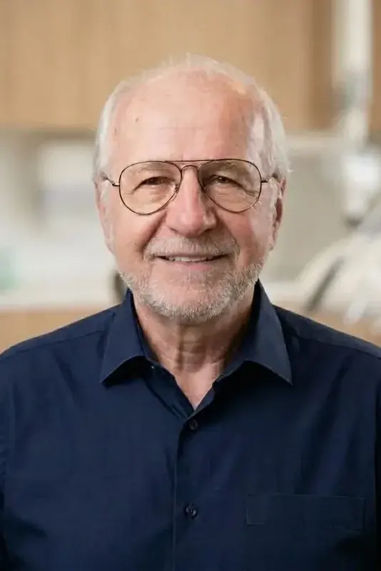naš tim dental implant expert 2