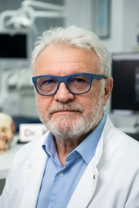 naš tim dental implant expert 1
